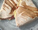 Une image de l'étape 2 de Wrap chaud façon croque monsieur.