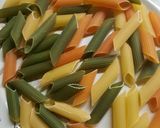 Foto del paso 1 de la receta: Fideos mostacholes 3 colores