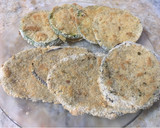 Foto del paso 3 de la receta: Milanesas de berenjena 🍆 y zapallito al horno