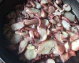 Foto del paso 1 de la receta: Rejo al ajillo con pimentón🐙🦑