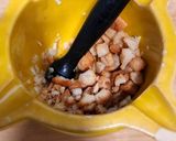 Foto del paso 3 de la receta: Acelgas fritas con picatostes