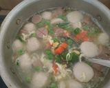 Foto langkah ke 5 dari resep Sup Bakso Sosis Bunga Telor.