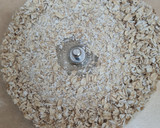 Foto del paso 2 de la receta: Galletitas de avena en sartén 🍪 (edición verano 🏖 🥵 🔥)