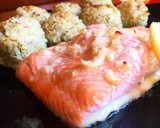 Foto del paso 5 de la receta: Salmón a la miel con albóndigas de brócoli y arroz (horno)