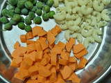 રશિયન સલાડ (Russian Salad Recipe in Gujarati)
