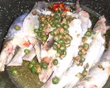 Hình bước làm 1 của món Cá chốt kho tiêu xanh