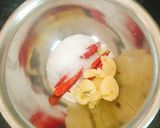 Hình bước làm 5 của món Bún gạo xào tôm thịt