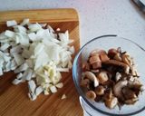 Gombás, tejfölös csirkemell sütőben sütve recept fázis 1 fotója