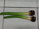 有吃過或是有煮過芋梗(芋懷)的,請舉手。懷念的鄉村料理天氣熱煮這道菜輕鬆又簡單加點醋會比較快煮爛沒煮爛,小心吃了咬喉嚨。