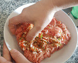 Foto del paso 3 de la receta: Hamburguesas de carne pimientos y cebolleta