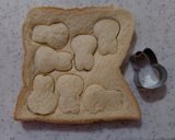 Foto langkah ke 1 dari resep Mini Toast dan Omelet Bayam.