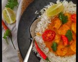 A picture of step 6 of Brazilian one pot prawn meal in coconut souce.