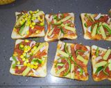 બ્રેડ પીઝા (Bread pizza recipe in gujarati) રેસીપી સ્ટેપ1ફોટો