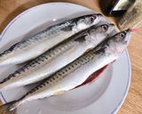 Hình bước làm 1 của món Cá Mackerel Nướng Lá Thơm Provence (Rosemary, Thyme, Oregano, Basils)