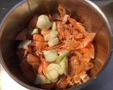 Une image de l'étape 2 de Bouillon de crevettes au laurier,algues et pak choï (recette anti gaspi).