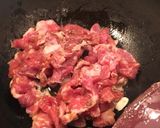 รูปขั้นตอนการทำที่ 3 ของ หมูผัดพริก