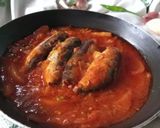 Foto langkah ke 3 dari resep Tumis Sarden Tomat.