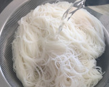 Foto del paso 5 de la receta: Conejo en salsa con fideos de arroz
