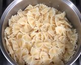Foto del paso 2 de la receta: Pasta al pesto con tomates salteados