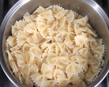 Foto del paso 2 de la receta: Pasta al pesto con tomates salteados