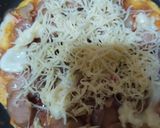 Foto langkah ke 4 dari resep Pizza Teflon simple.