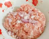 Hình bước làm 4 của món Hoành thánh thịt xá xíu