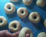 Foto langkah ke 4 dari resep Donat Maizena Awet Empuk.