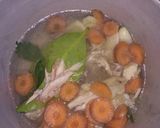 Foto langkah ke 3 dari resep MPASI 6 BULAN 4 BINTANG (SUP AYAM DAUN KELOR).