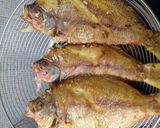 Foto langkah ke 2 dari resep Ikan ekor kuning bumbu kuning.