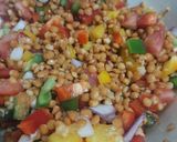 Foto del paso 4 de la receta: Ensalada de lentejas de bote fresquita y nutritiva ☀😎