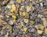 صورة لخطوة 2 من وصفة رز بالفطر - تاجينة فطر