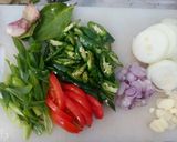 Foto langkah ke 3 dari resep Gurame siram tumis cabe hijau.