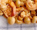 รูปขั้นตอนการทำที่ 3 ของ กุ้งผัดเห็ดแชมปิญอง_กระดุ๊กกระดิ๊กกุ๊กกิ๊ก 🦐 🍄 / Stir fried champignon with oyster sauce 🦐 🍄