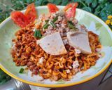 Hình bước làm 2 của món Mì tương đen trộn thịt chả