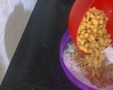 A picture of step 2 of Dahi Phulki Chana Chaat with papri🤗.