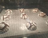 Foto del paso 7 de la receta: Chocolate Crinkle Cookies