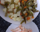 Foto del paso 1 de la receta: Ensaladilla rusa con langostinos