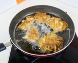 รูปขั้นตอนการทำที่ 2 ของ Onion Bhaji - หอมใหญ่ทอด
