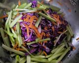 عکس مرحله 1 از دستور سالاد کلم بنفش آسیایی (Asian Red Cabbage Salad)