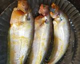 A picture of step 1 of Fish with drumsticks.