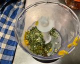 Une image de l'étape 1 de Sauce salade à la moutarde, prune, melfor et herbes.