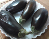 Foto del paso 1 de la receta: Berenjenas rellenas con salsa italiana de aceitunas y huevo secreto