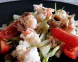 Foto del passaggio 4 della ricetta Insalata di puntarelle e scampi