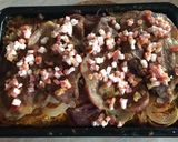 Sütőben sült tarja, burgonyával, hagymával, savanyú káposztával és bacon kockákkal recept fázis 6 fotója
