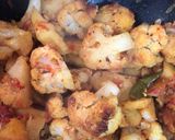 A picture of step 4 of Gobhi Aloo.