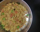 मिनी मॅगी नूडल्स पिझ्झा विथ एग (mini maggi noodles pizza with egg recipe in marathi) रेसिपी स्टेप 4 फोटो
