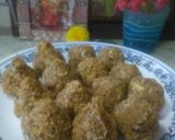 A picture of step 6 of Dink Modak/ Ladoo.
