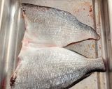 Foto del paso 4 de la receta: Dorada con crema de pimiento escalivado