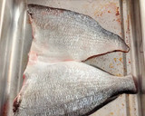 Foto del paso 4 de la receta: Dorada con crema de pimiento escalivado