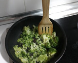 Foto del paso 2 de la receta: Revuelto de brócoli, atún y huevo